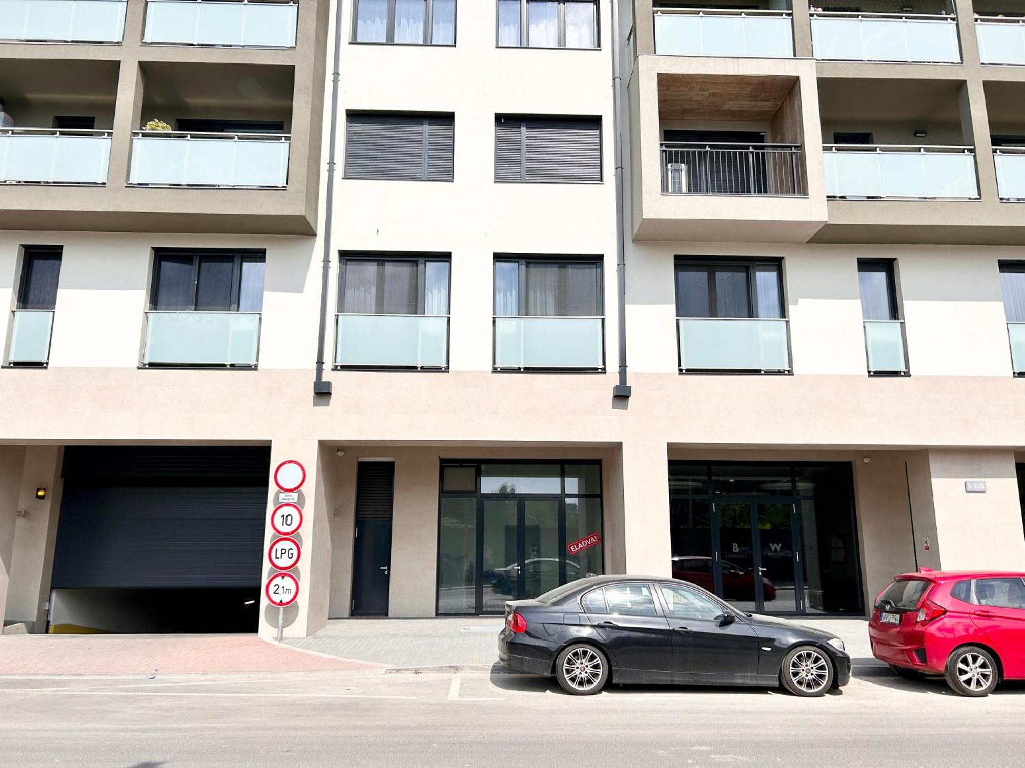 New 2022 Family&friends Downtown Ac 3br 2ba Free Parking Big Balcony Near Metro&train Station Self Check-in * Budapest