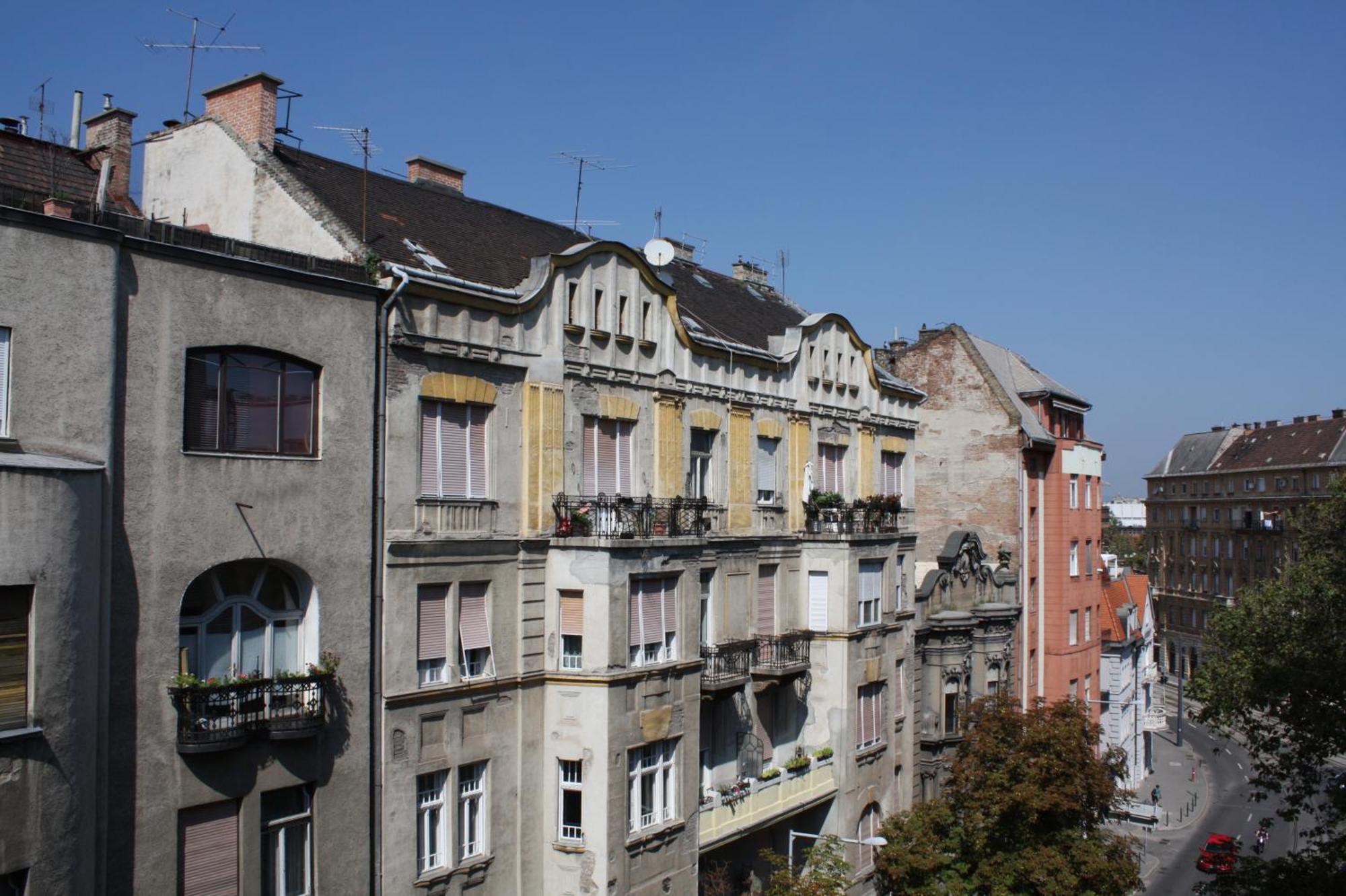 Apartment 5 *
