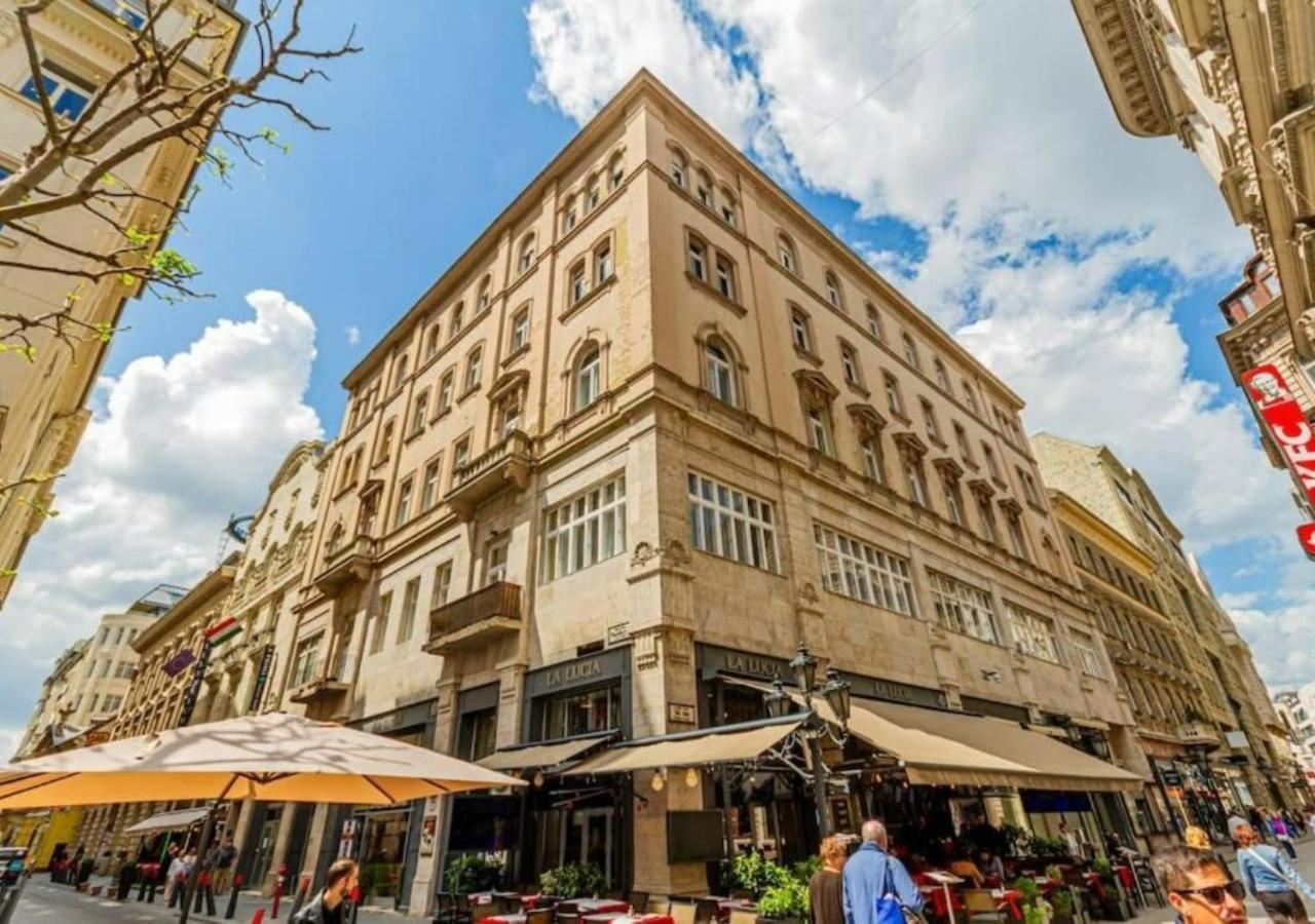 Luxury By The Famous Vaci Street Apartment