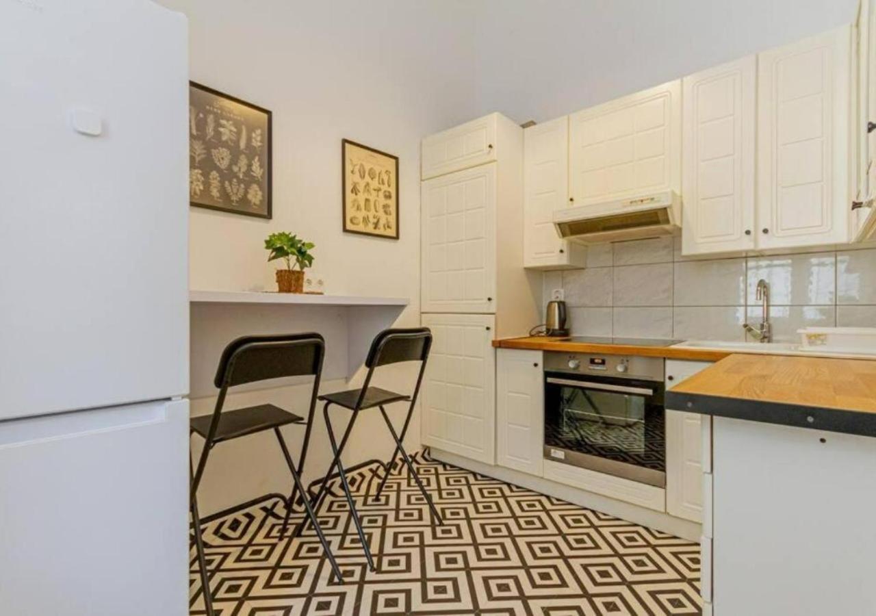 Luxury By The Famous Vaci Street Apartment *