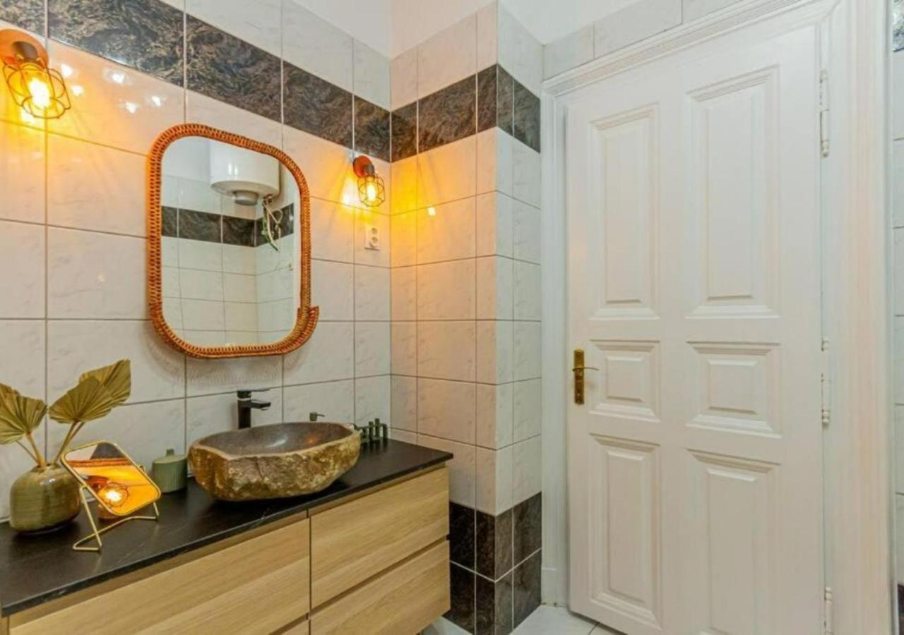 Luxury By The Famous Vaci Street Budapest