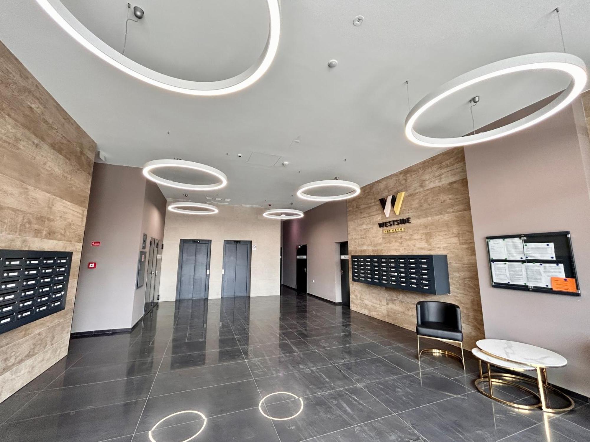 New 2022 Family&friends Downtown Ac 3br 2ba Free Parking Big Balcony Near Metro&train Station Self Check-in * Budapest