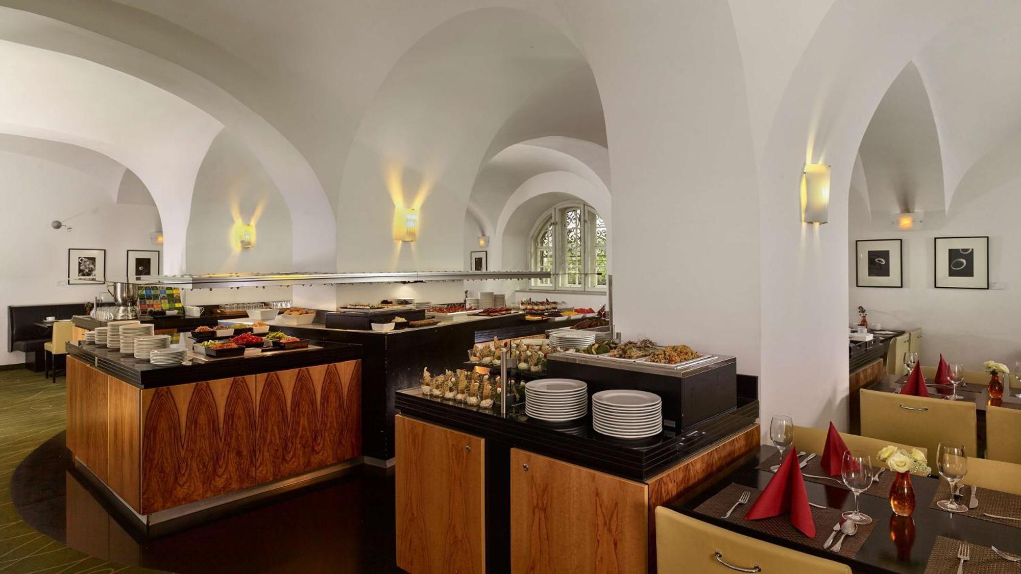 Park Plaza Hotel 4*