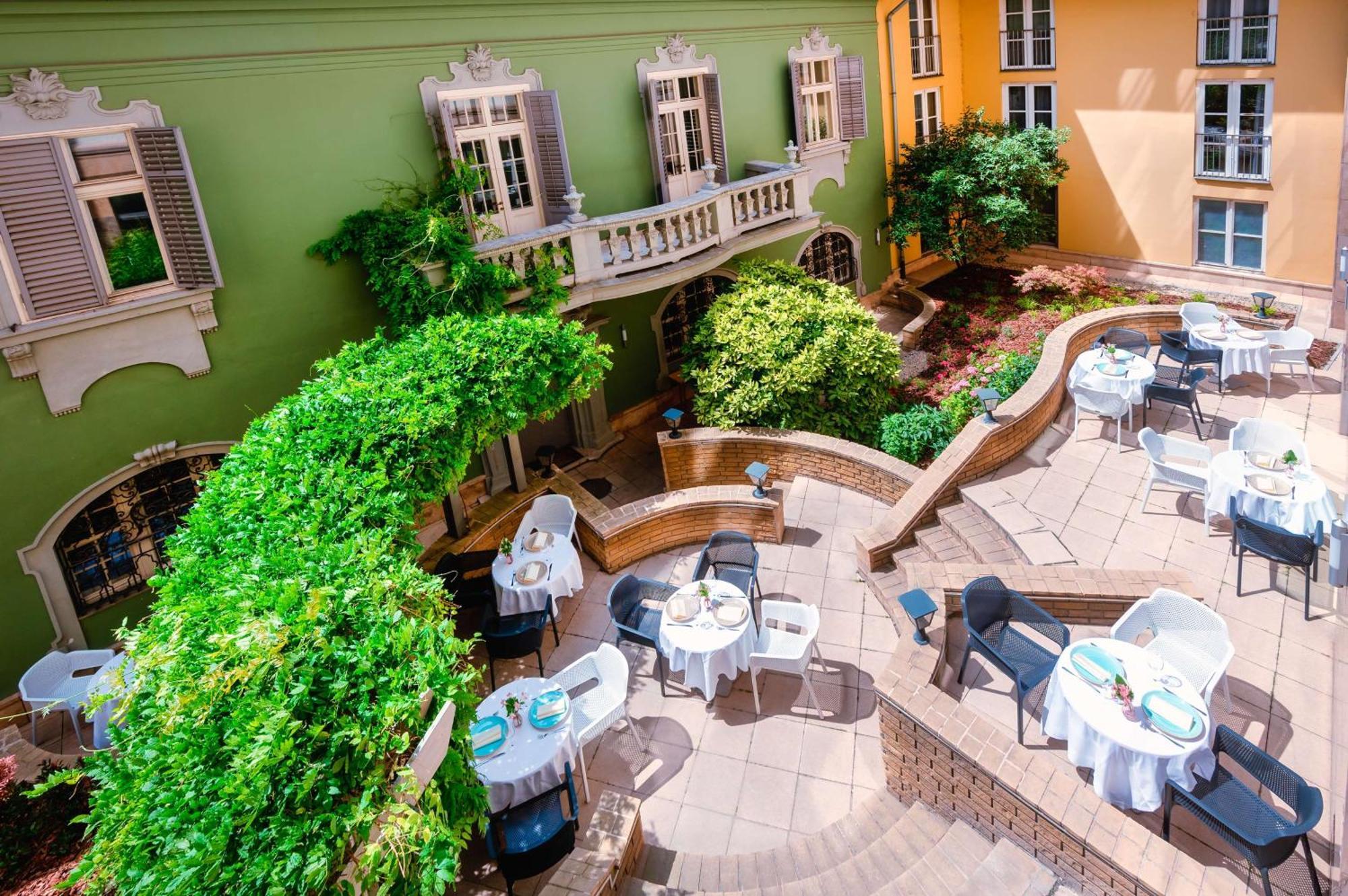 Park Plaza Hotel 4*