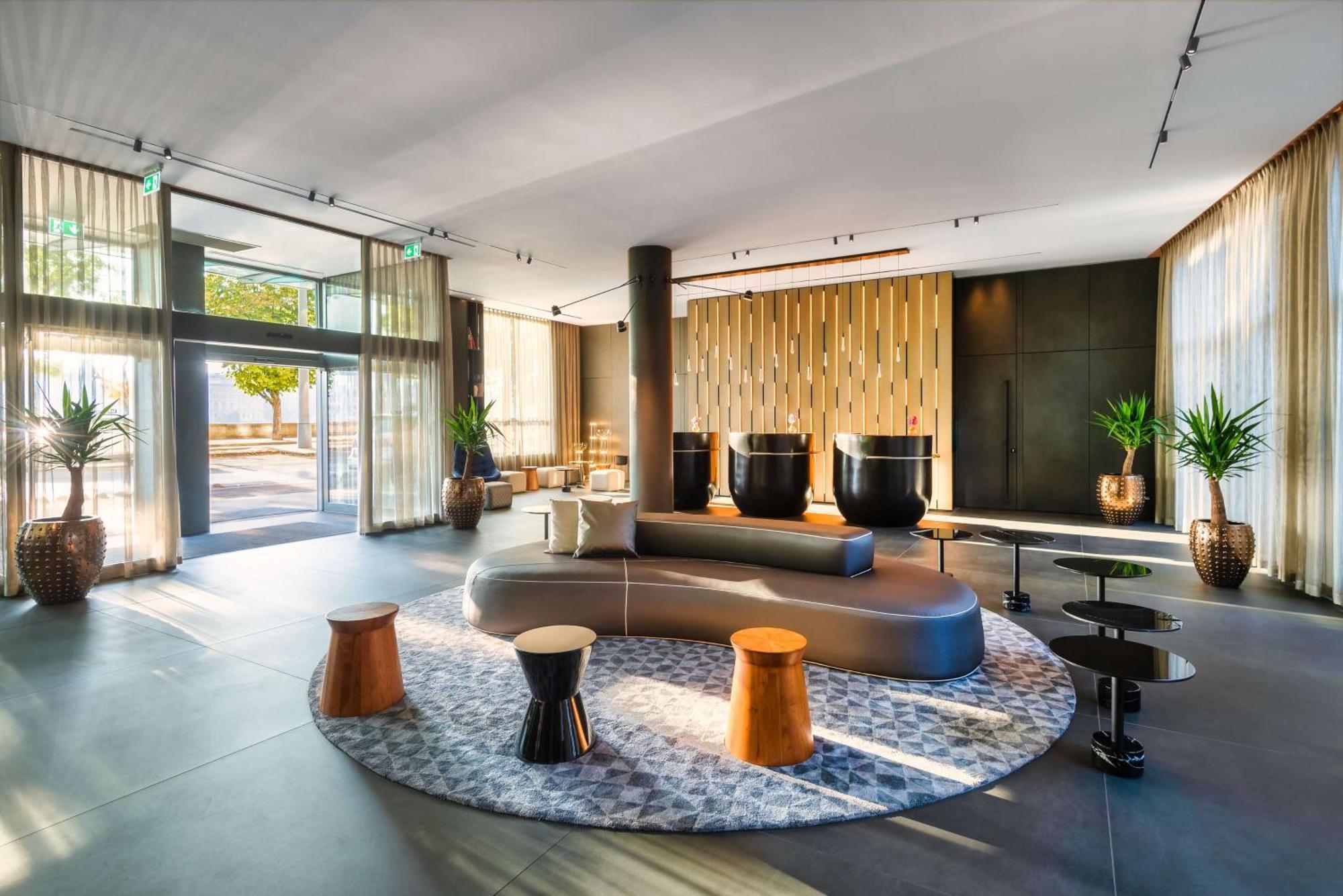 Park Plaza Hotel 4*