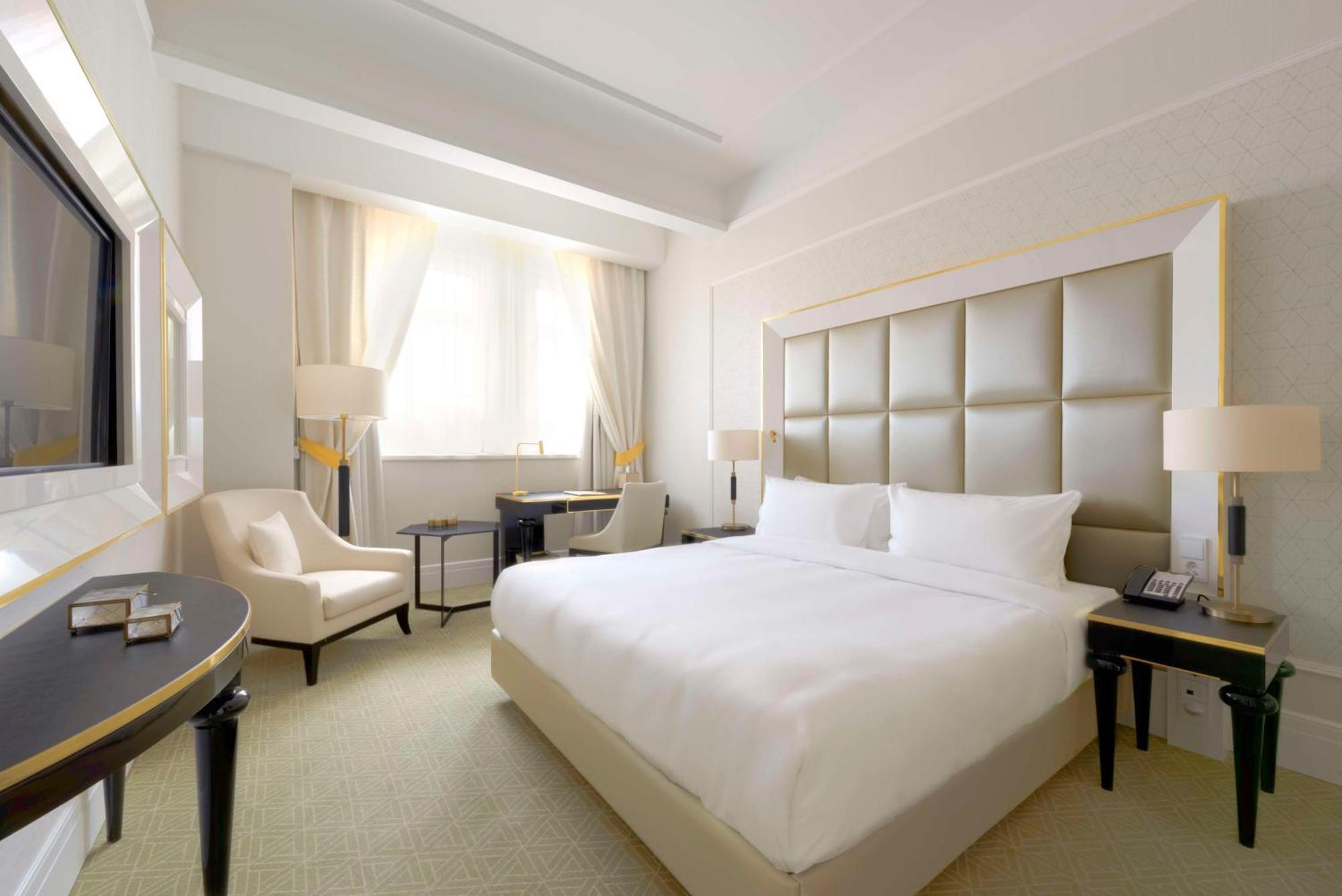 Párisi Udvar Budapest, Part Of Hyatt Hotel