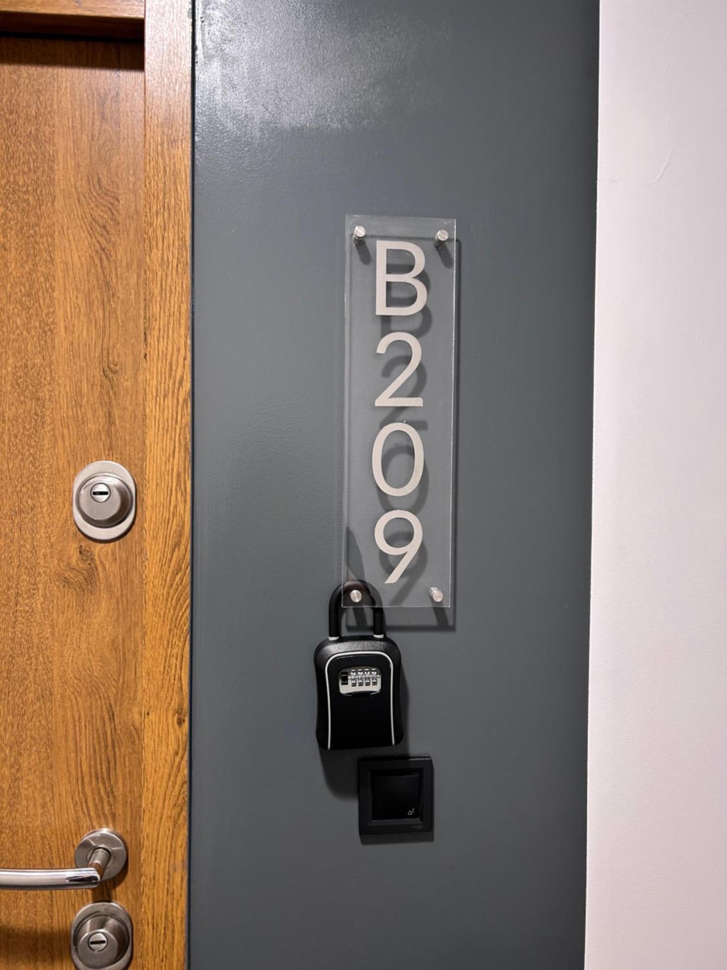 New 2022 Family&friends Downtown Ac 3br 2ba Free Parking Big Balcony Near Metro&train Station Self Check-in * Budapest