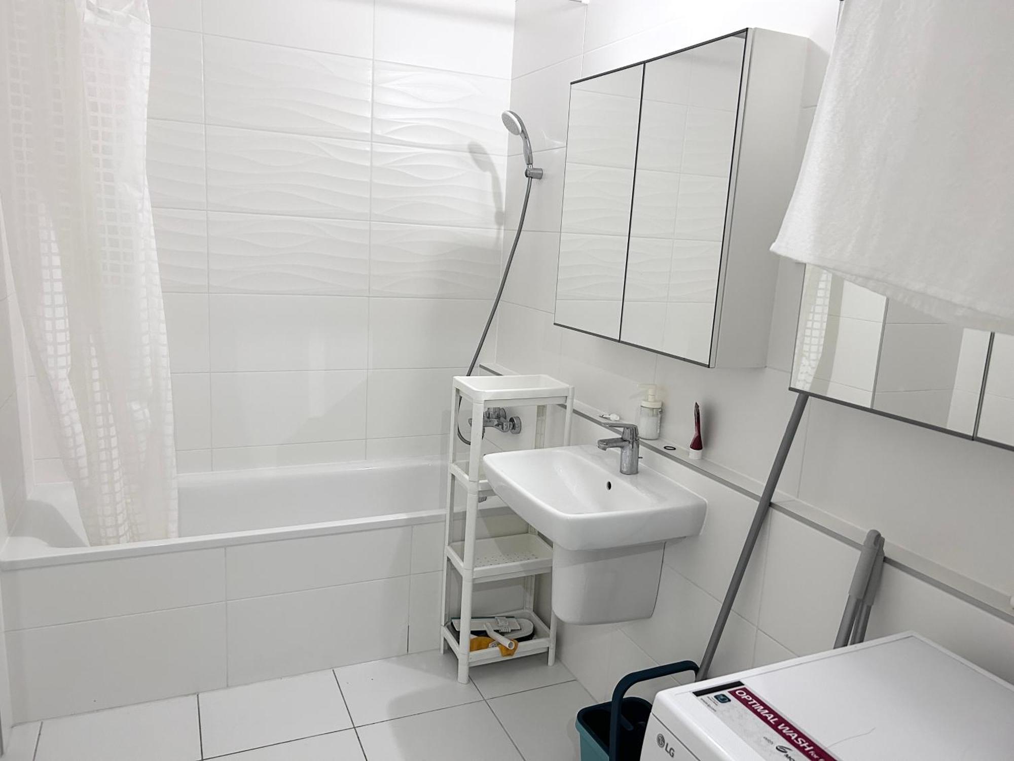 Apartman New 2022 Family&friends Downtown Ac 3br 2ba Free Parking Big Balcony Near Metro&train Station Self Check-in *