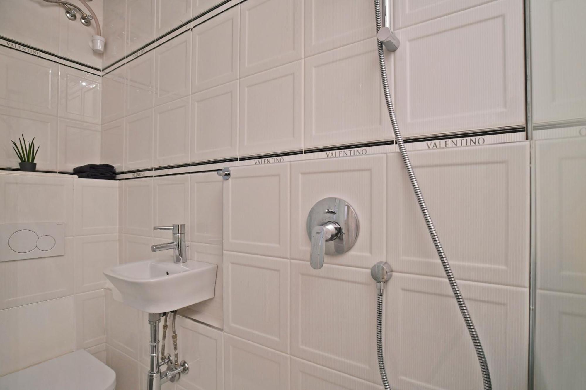 Luxuryflat Near Centre On118 Sqm, 3br,2bth,8bed,ac *