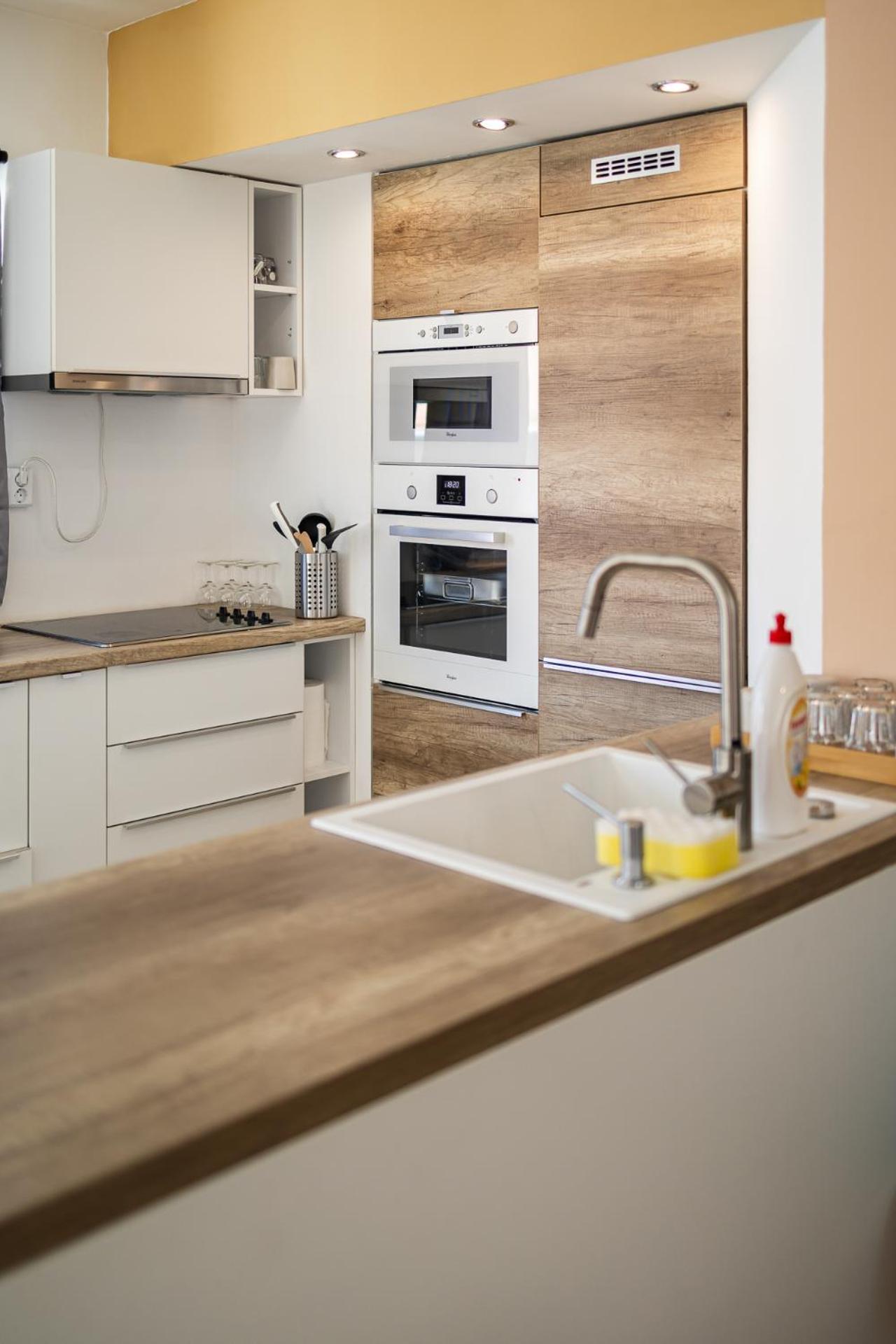Center Penthouse - Huge Terrace And Free Parking - Tram/metro - Ac Apartment Budapest