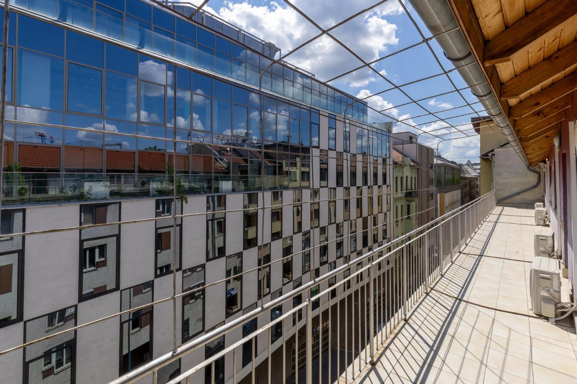 Center Penthouse - Huge Terrace And Free Parking - Tram/metro - Ac Apartment