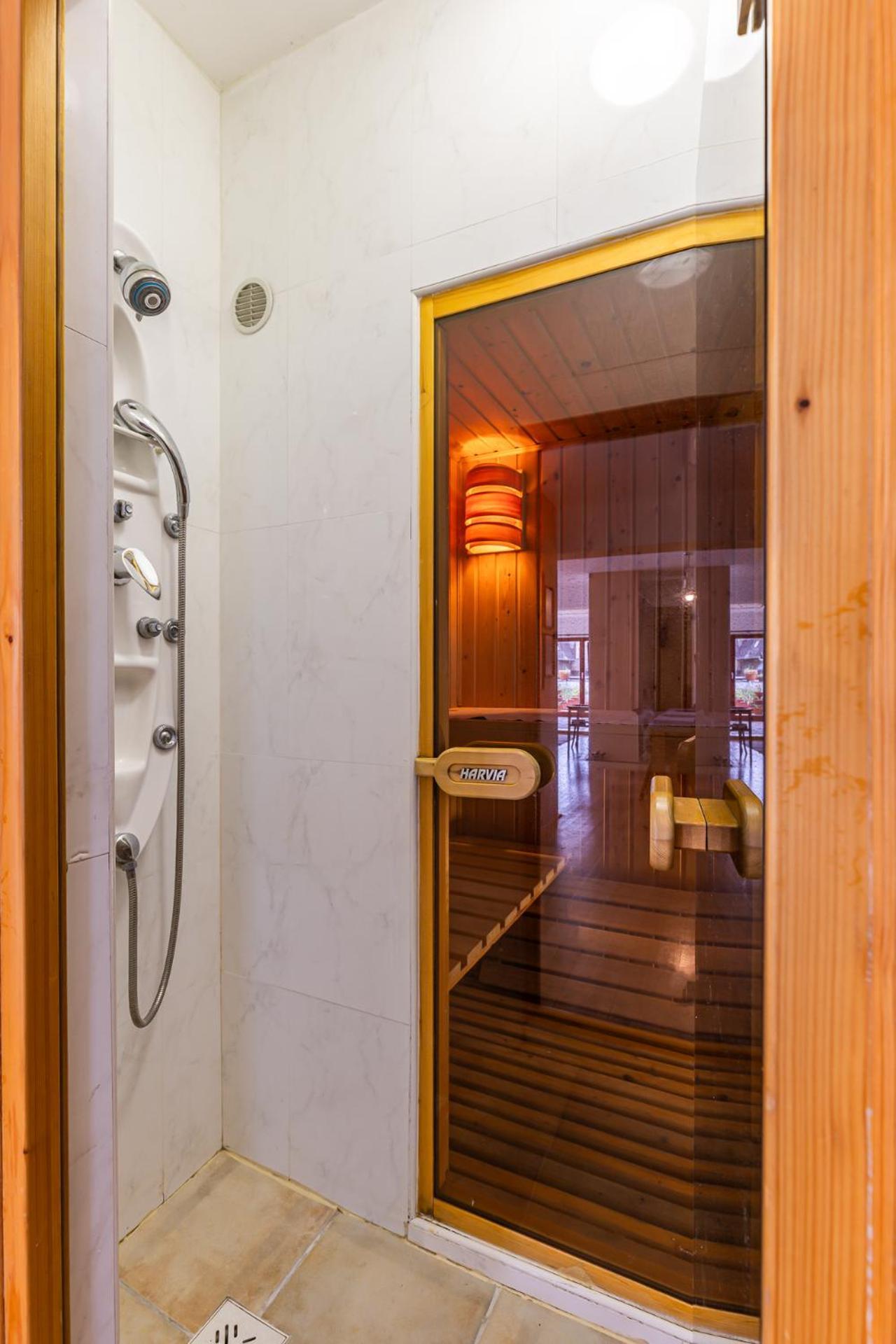 Apartment Center Penthouse - Huge Terrace And Free Parking - Tram/metro - Ac Budapest