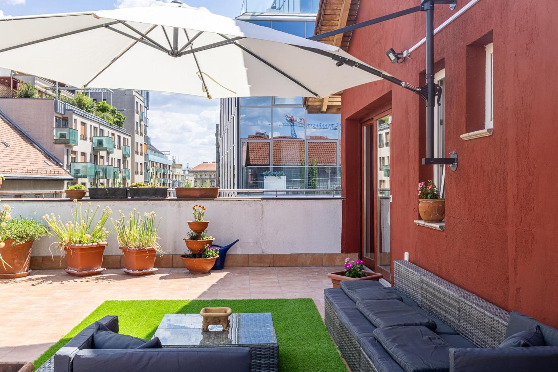Center Penthouse - Huge Terrace And Free Parking - Tram/metro - Ac Apartment *
