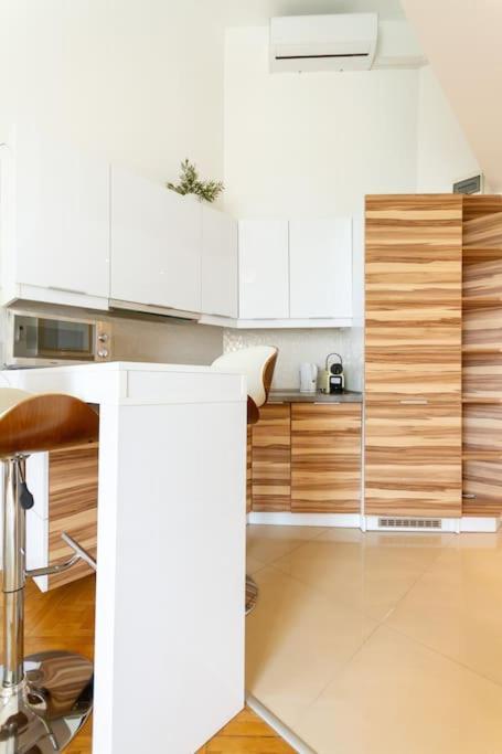 Bright Design Riverside By Nw