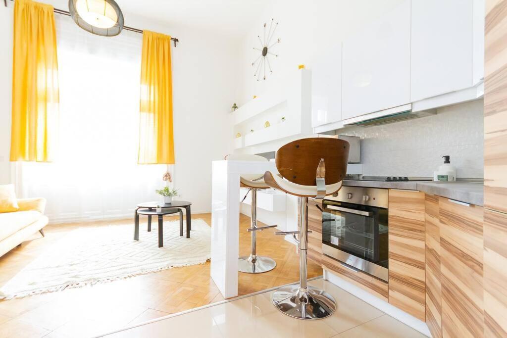 Bright Design Riverside By Nw Apartment *