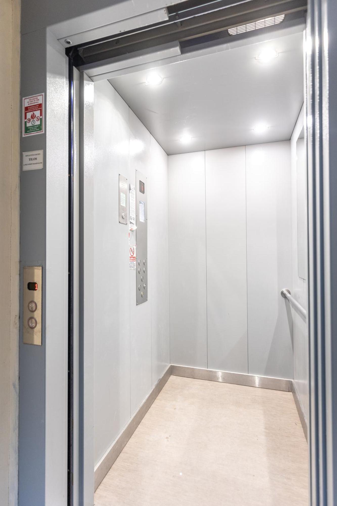 Andrassy Square Apartamento