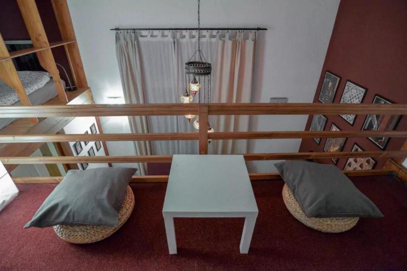 Secluded Mezzanine Near Astoria Apartament