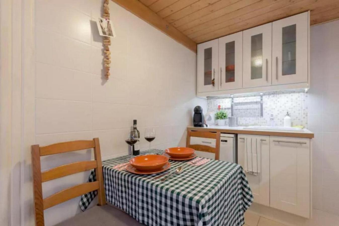 Secluded Mezzanine Near Astoria Apartament *