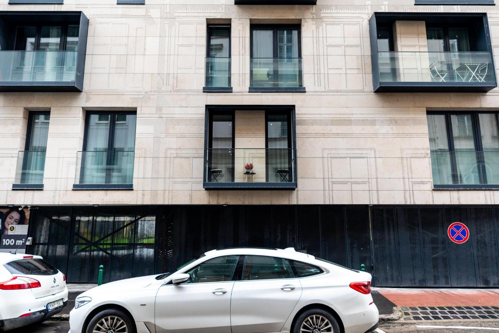 Apartman Erkel 18 *
