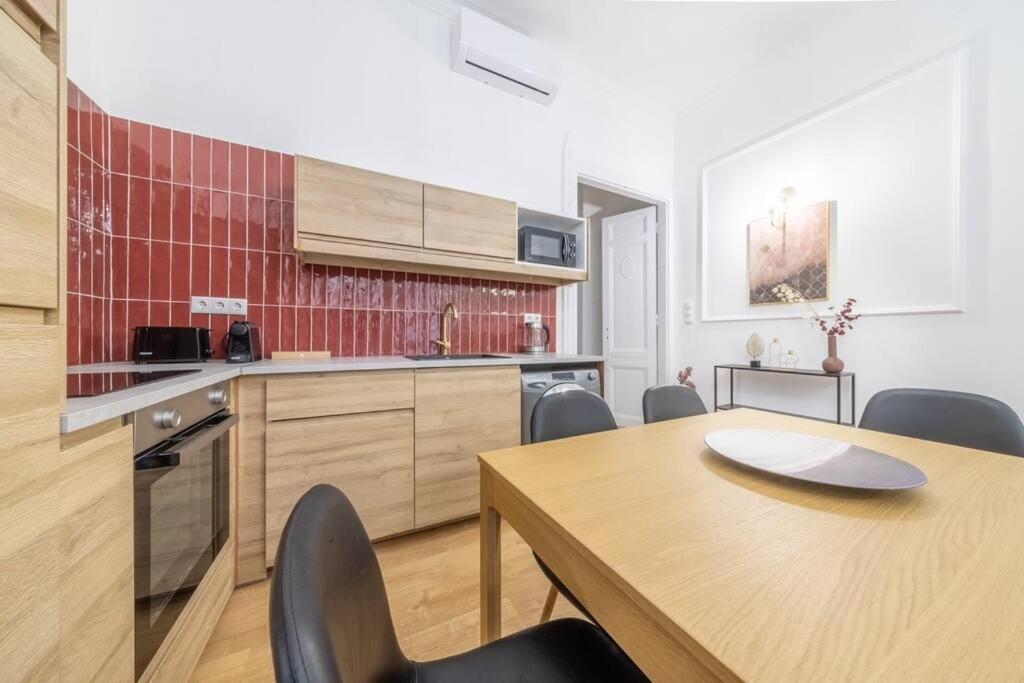 Ruby 3-bedroom Location * Budapest