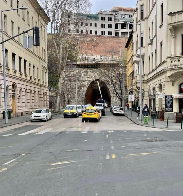 Castle Tunnel Buda Apartamento