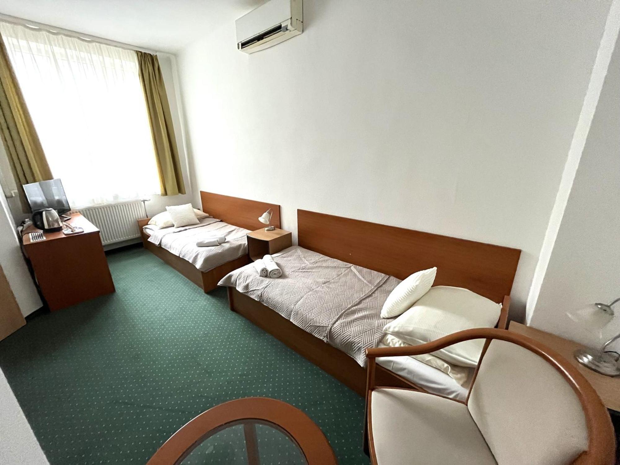 Broadway 2* Budapest