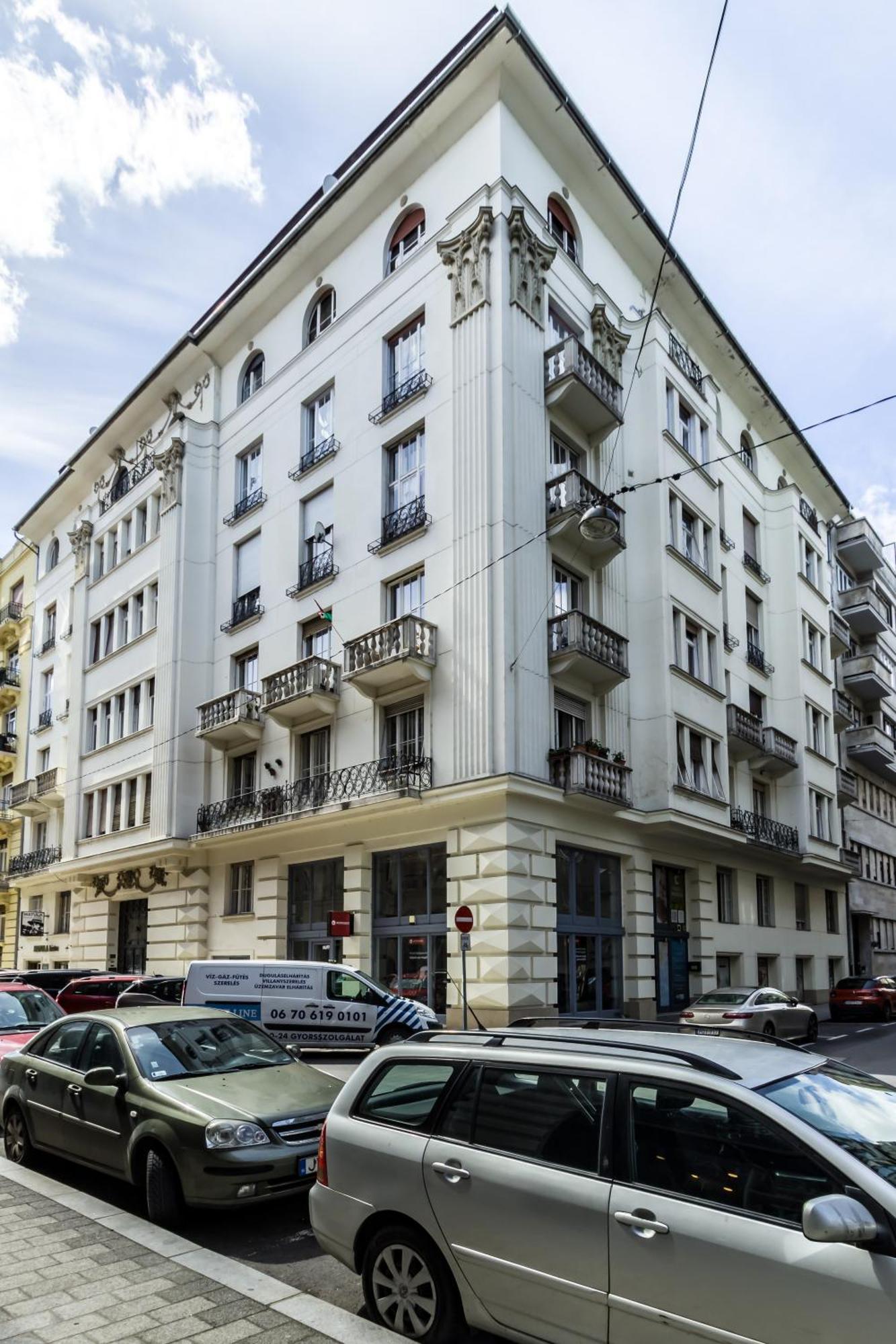 N16 Deluxe * Budapest