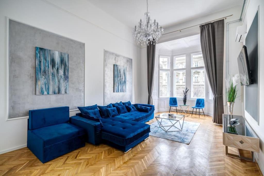 Andrassy Grandeur With Indoor Parking *