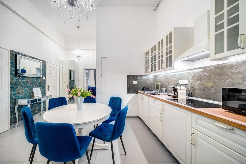 Appartement Andrassy Grandeur With Indoor Parking