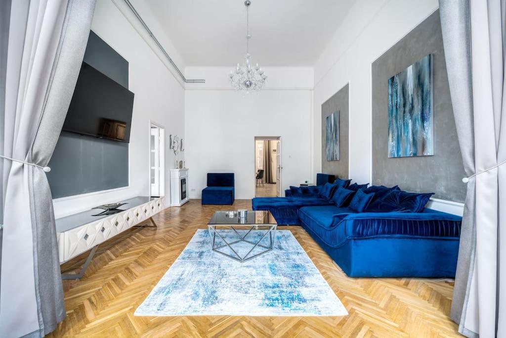 Andrassy Grandeur With Indoor Parking Appartement Boedapest