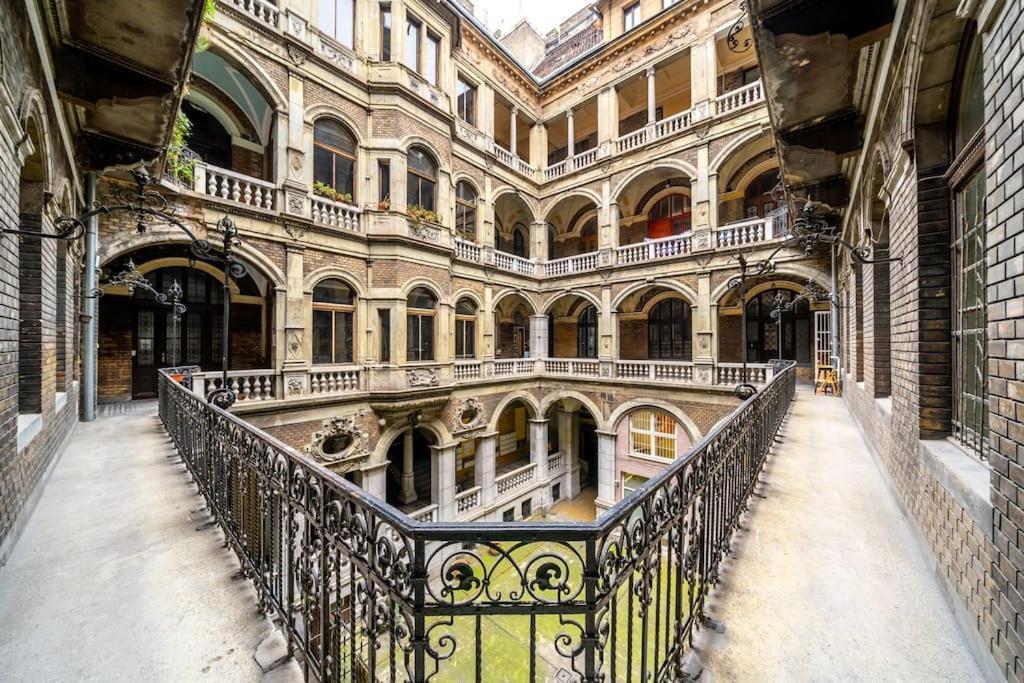 Andrassy Grandeur With Indoor Parking Appartement