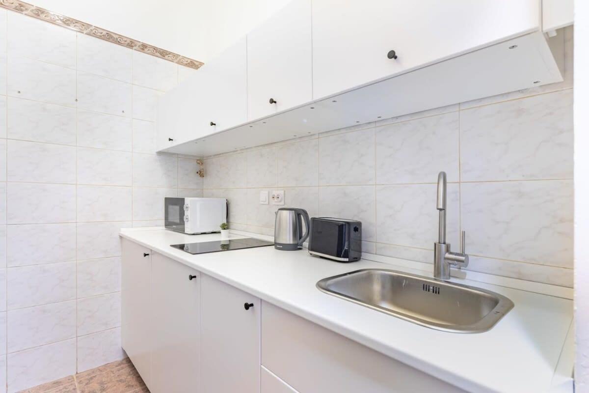 Ultra Modern For 3 Guests Lägenhet