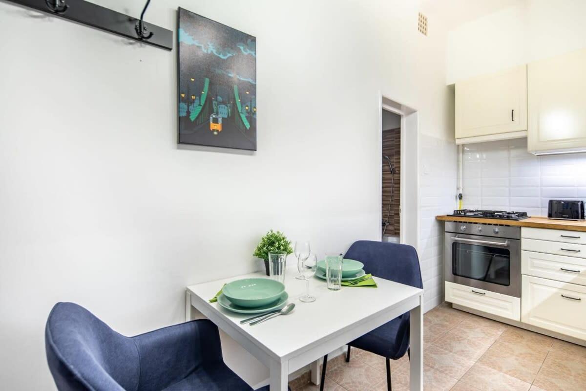 Convenient At Gastro Driven Location *
