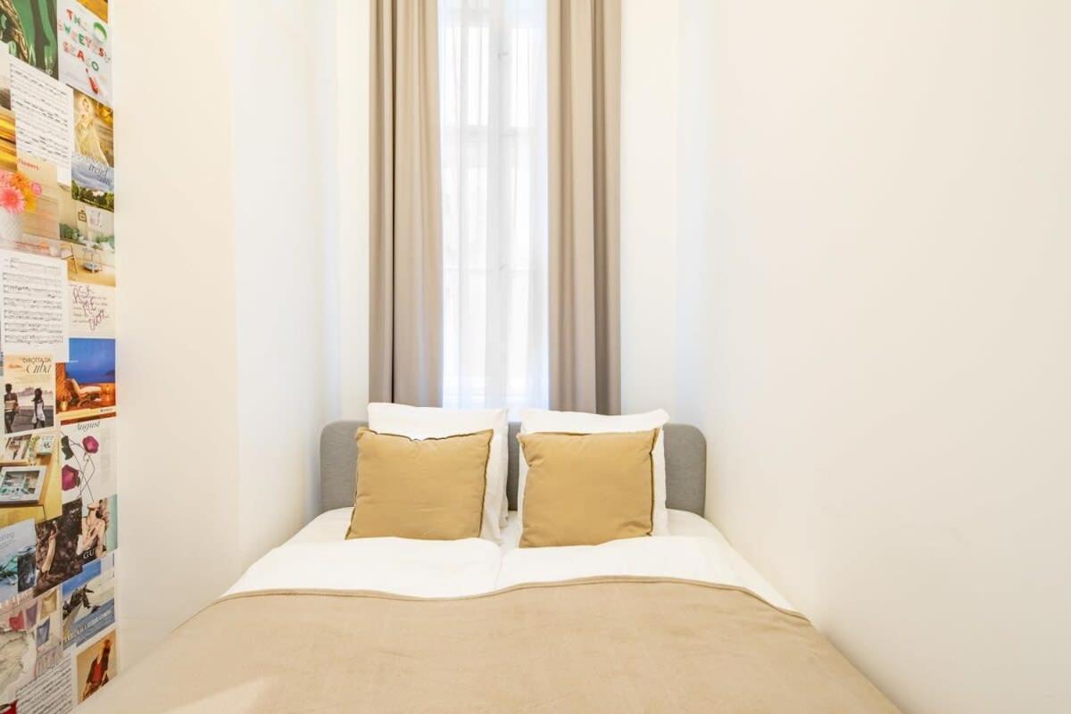 Quiet Comfort - Buda * Budapest