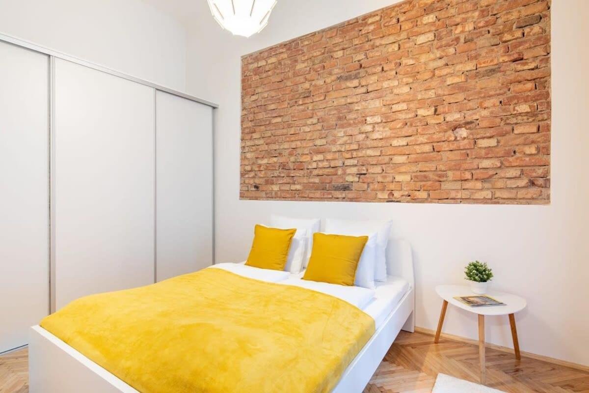 Quiet Comfort - Buda Budapest