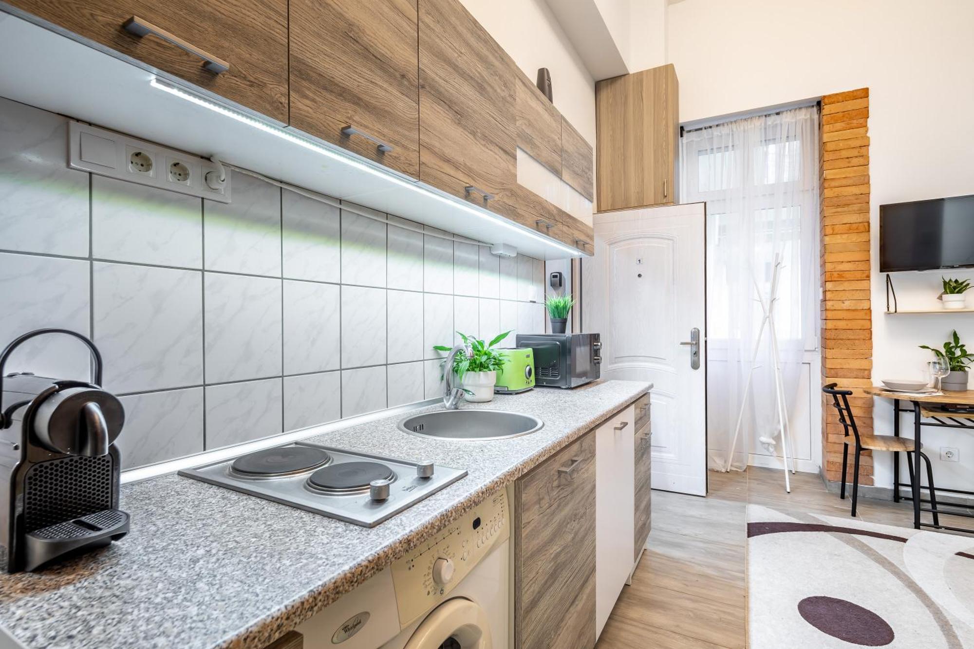 And Homey With Good Transport Link Apartment *
