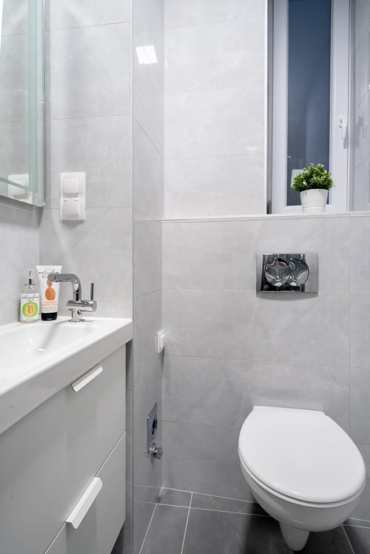Apartment New At Exlusive Location *
