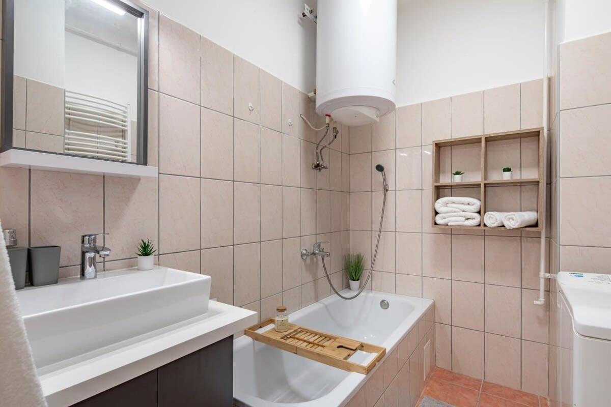 Cozy - Close To River - Easy Parking Boedapest