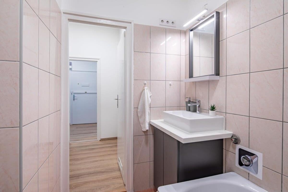 Cozy - Close To River - Easy Parking Boedapest
