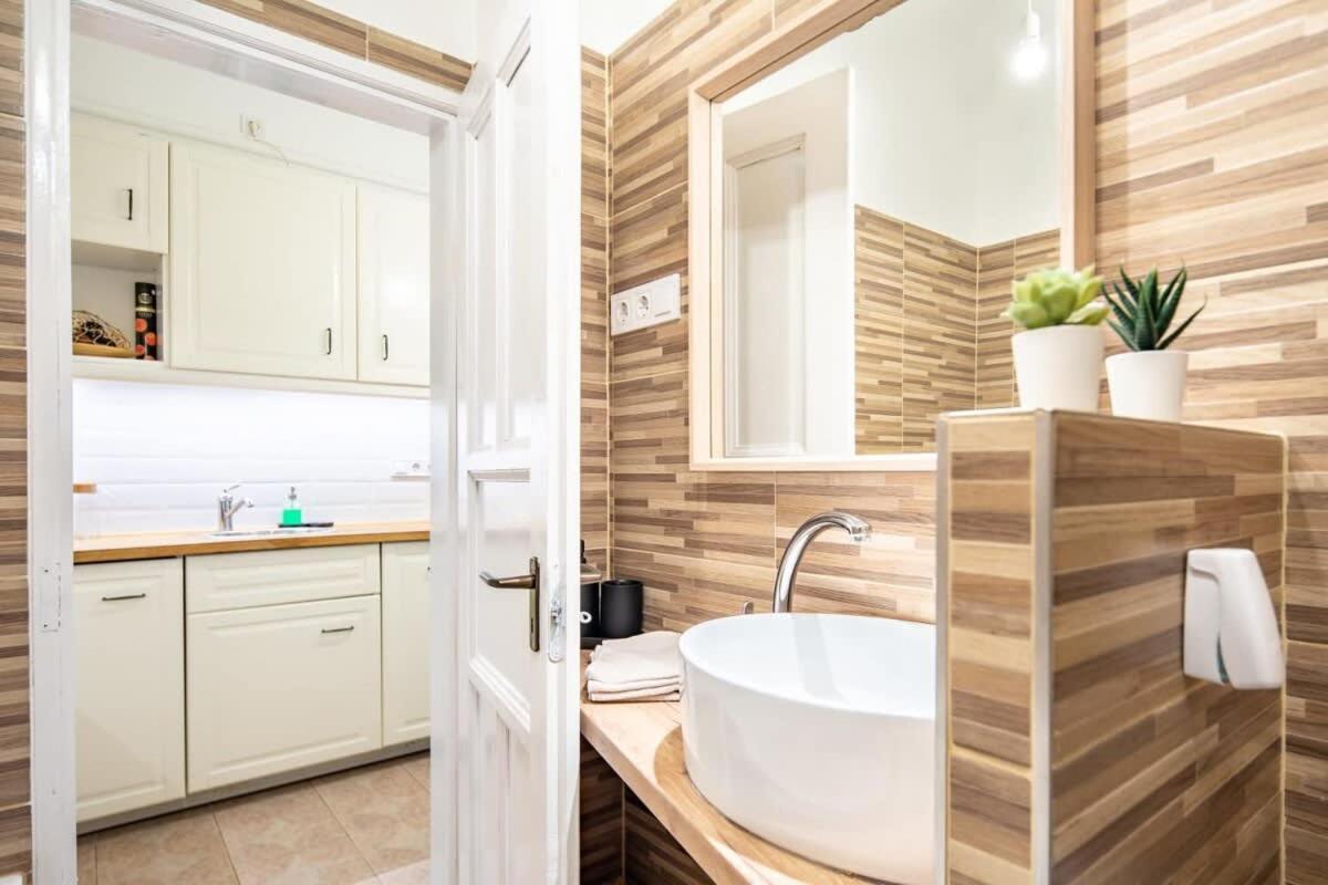Convenient At Gastro Driven Location Budapest