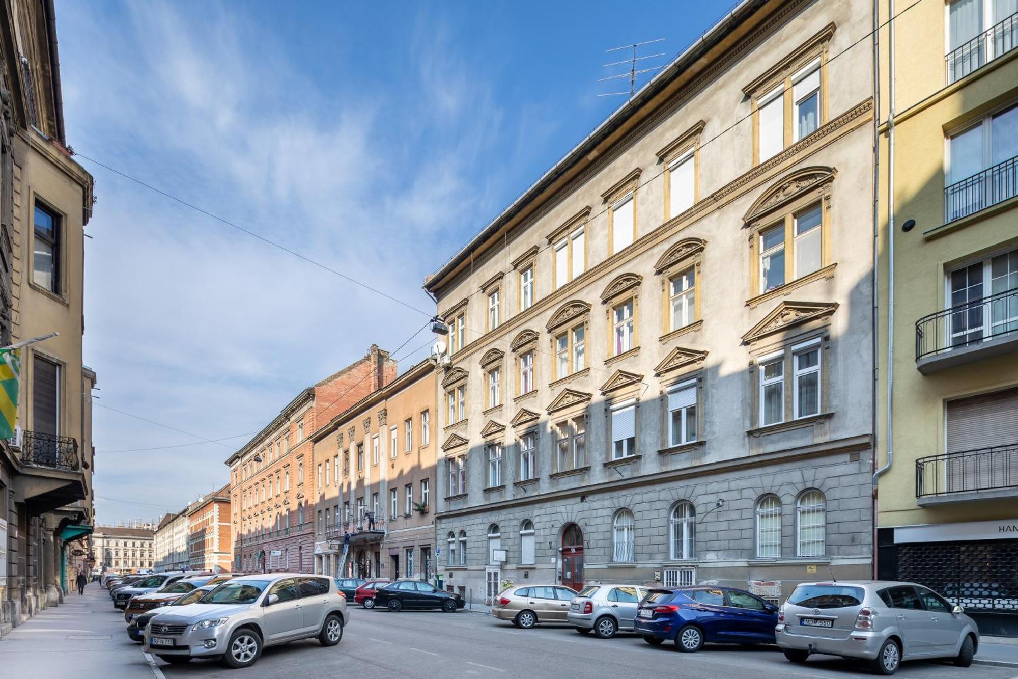 Apartment And Homey With Good Transport Link Budapest