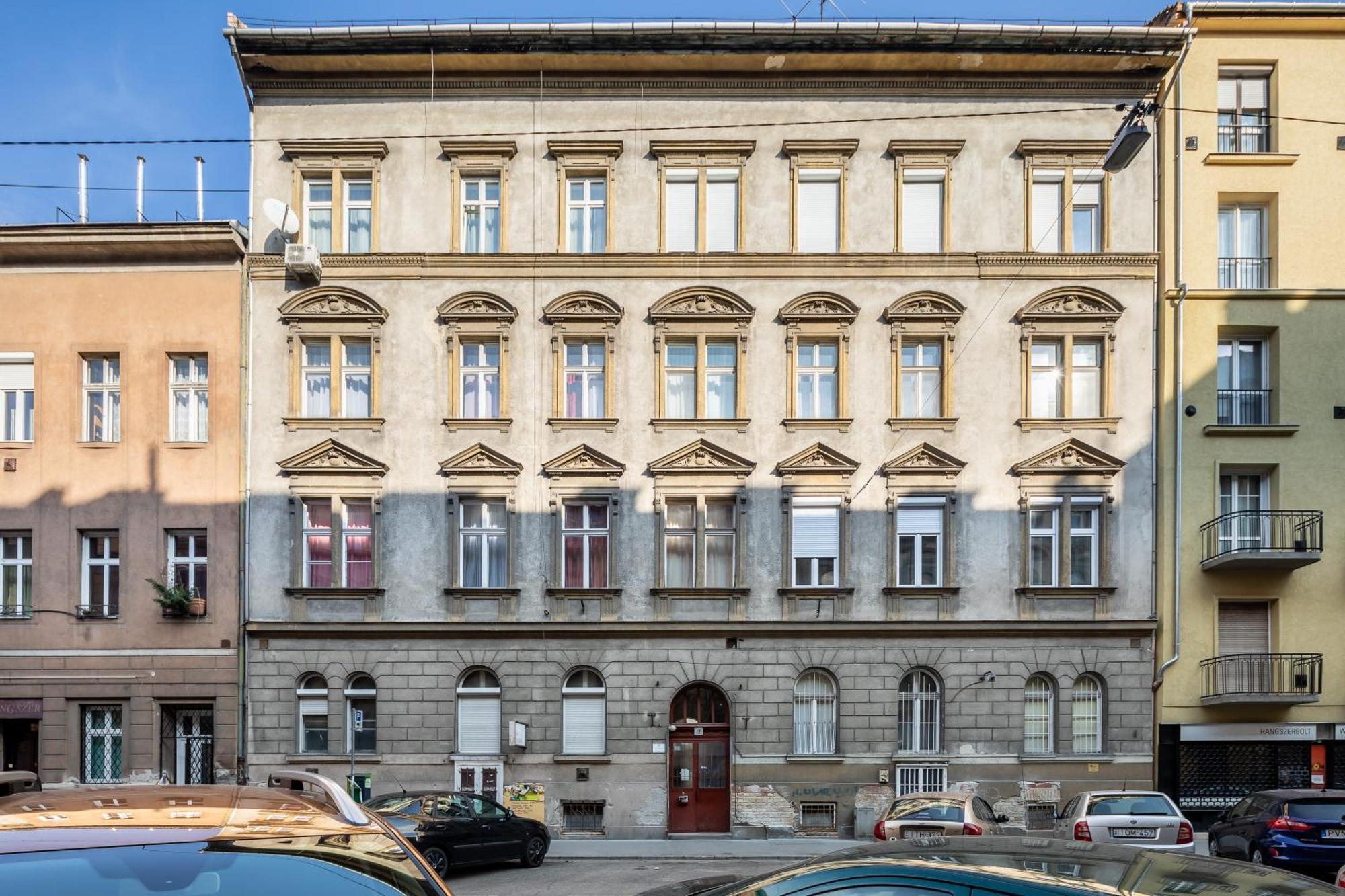 Apartment And Homey With Good Transport Link Budapest