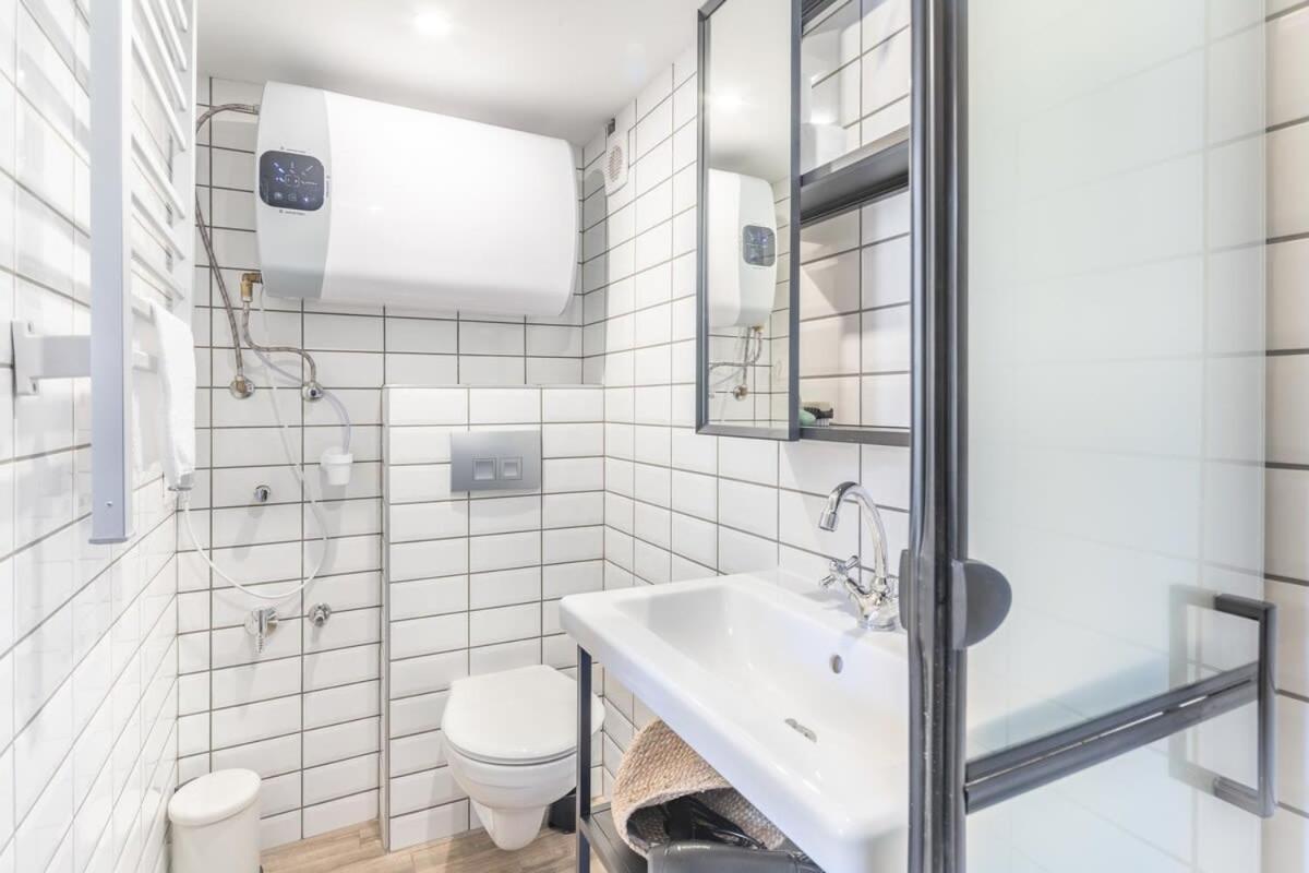 Very Center - Modern - Cute *