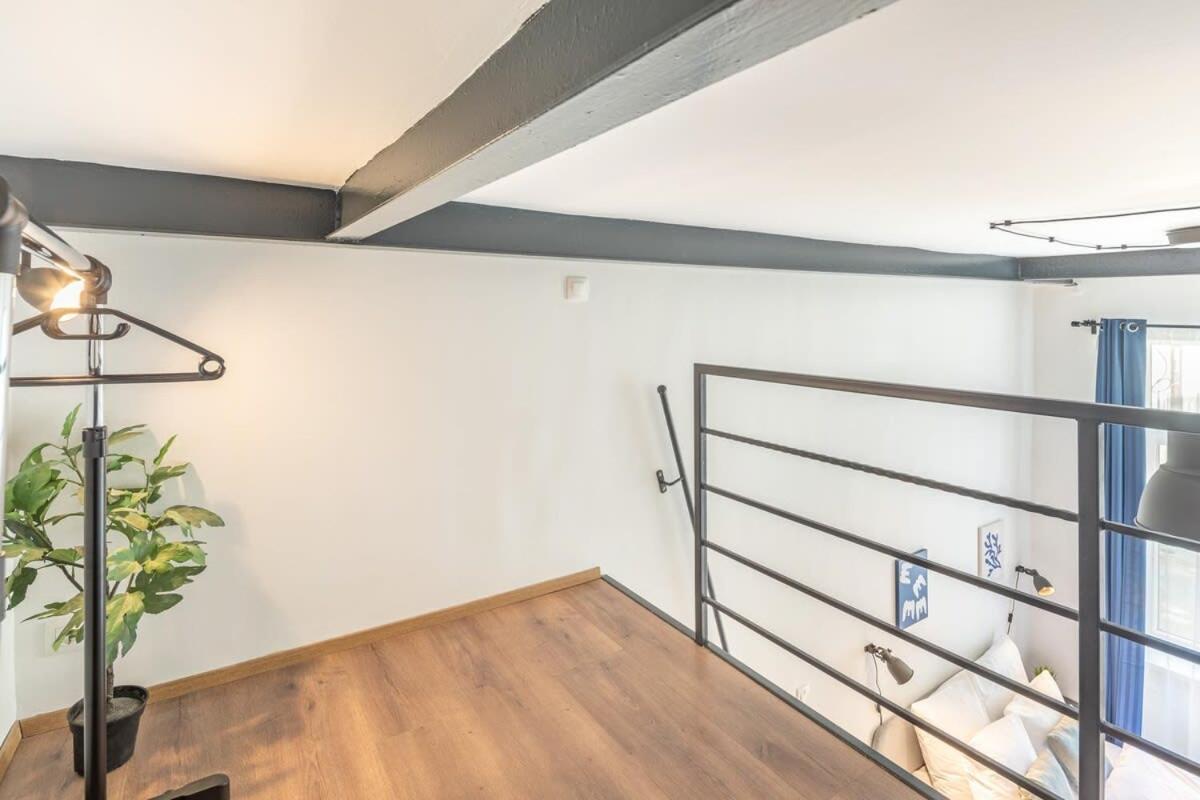 Very Center - Modern - Cute *