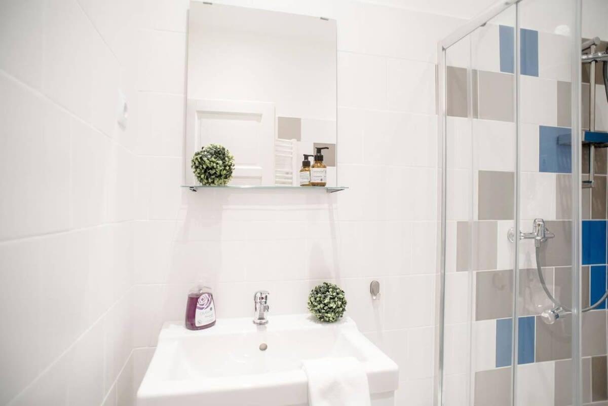 Cute, New And Modern In The Center Apartment *