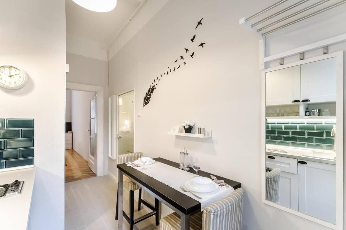 Perfectly Located, Renewed And Cozy *