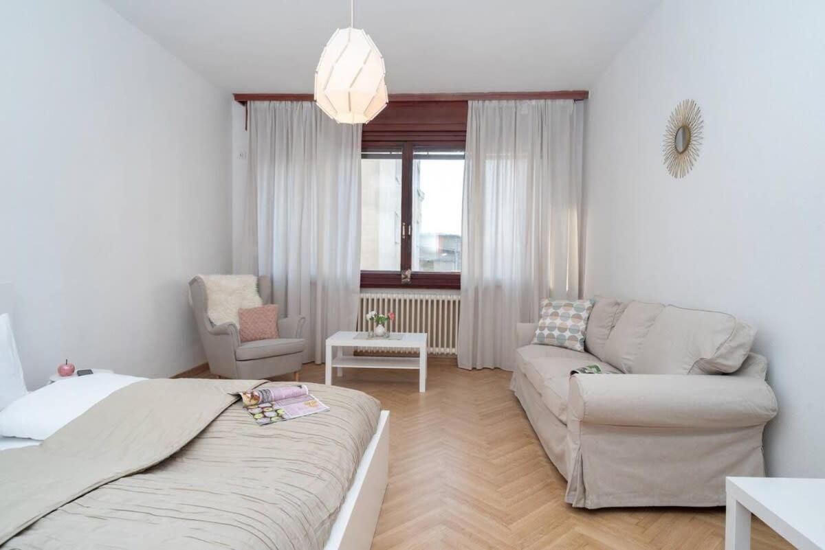Convenient In The Heart Of Downtown Apartamento Budapest