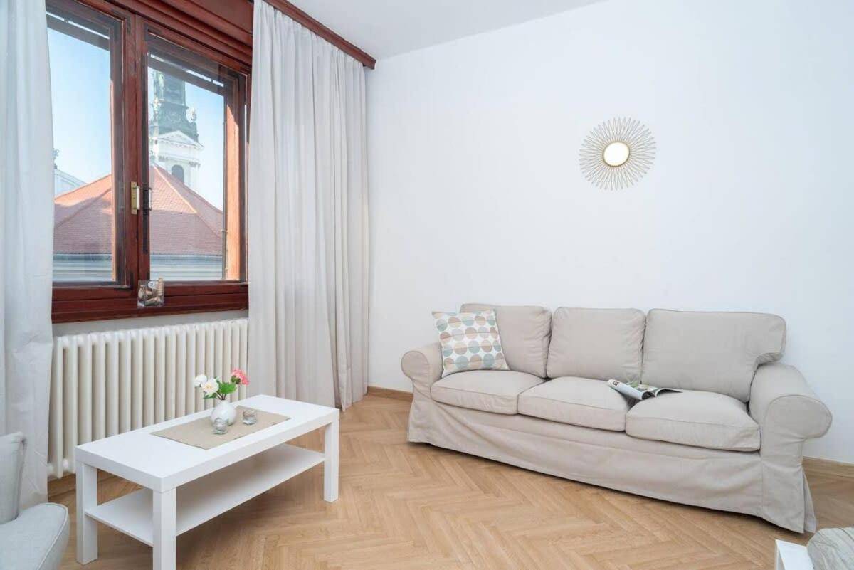Convenient In The Heart Of Downtown Apartamento Budapest