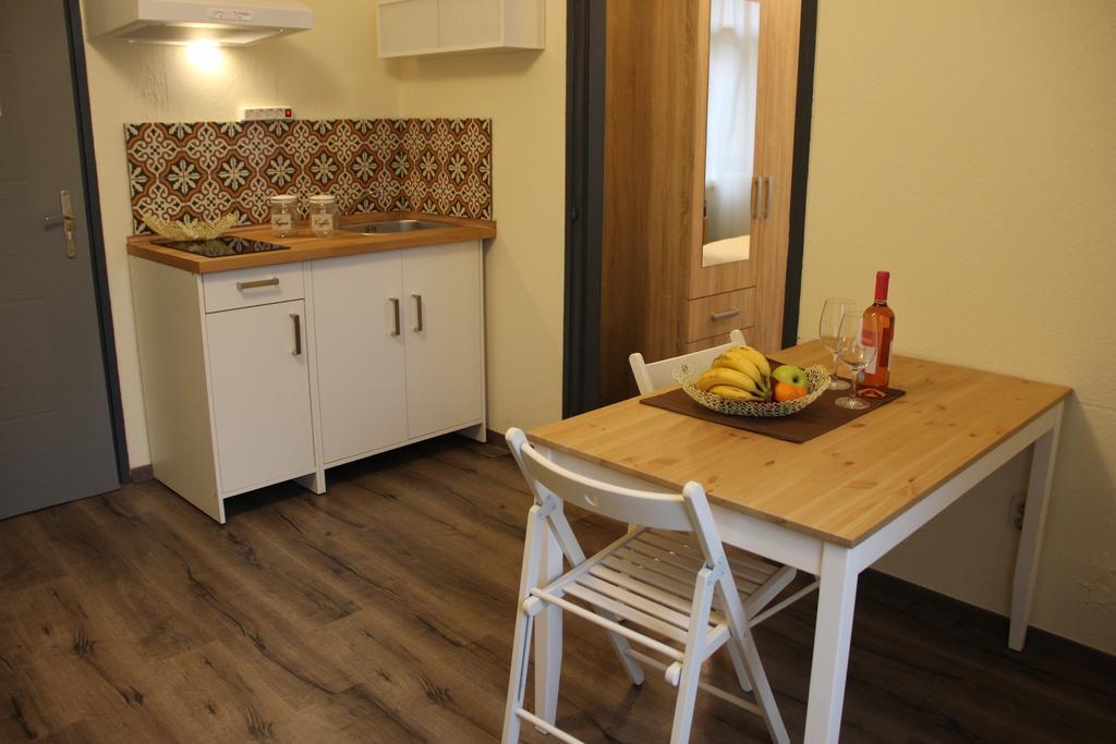 Hostal Goodmo House *