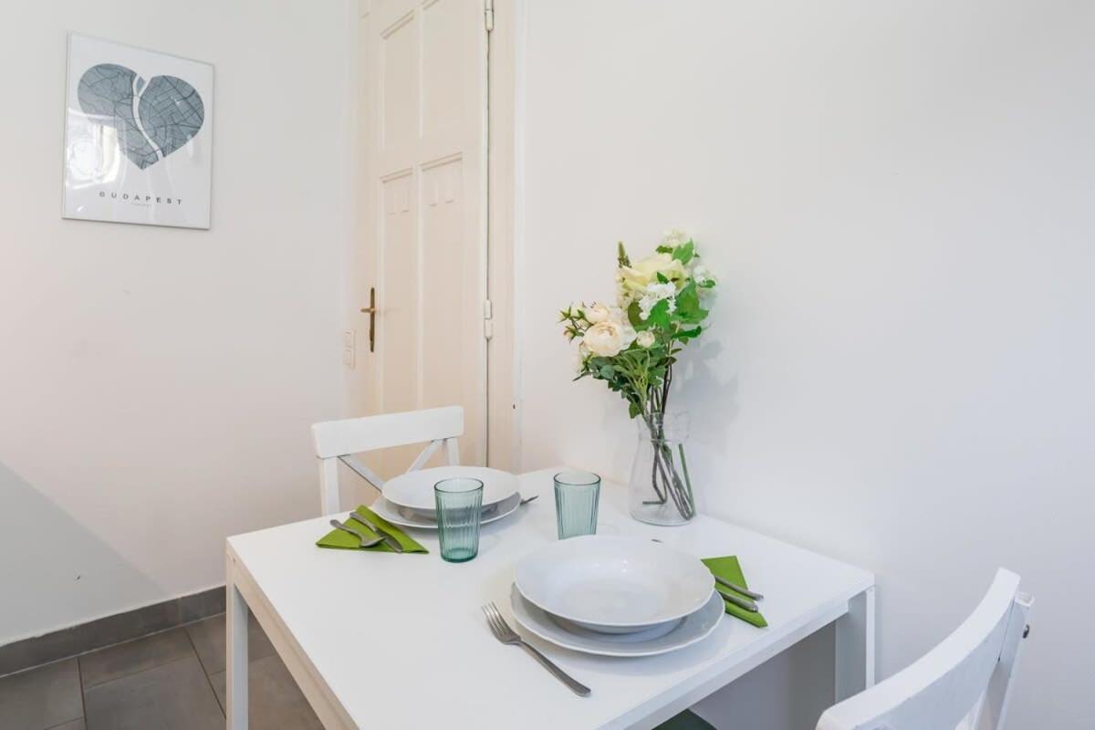 Appartement Lovely & Cozy With A C *